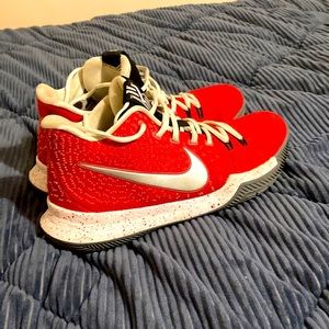Red Kyrie‘s